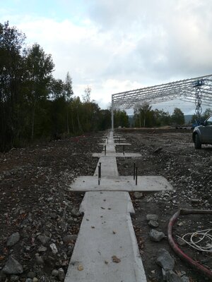 Železobetonové patky pro sloupy a základové pásy