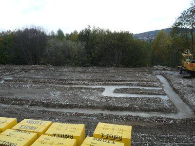 Železobetonové patky pro sloupy a základové pásy