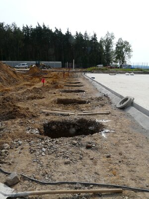 Výstavba monolitického plotu