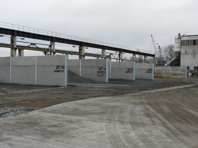 Rozšíření skladových ploch a komunikací v areálu - boxy na sypké materiály