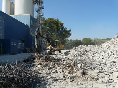 Rozšíření skladových ploch a komunikací v areálu - demolice