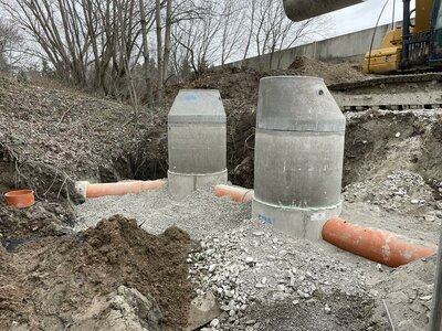 Záchytná jímka a parschaluv žlab - napojení do kanalizace
