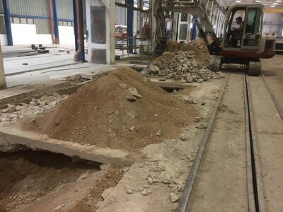 Výstavba areálu - rekonstrukce staré haly