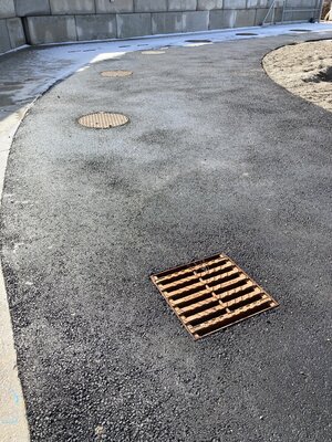 Zkušební centrum - asfaltový kryt s testovanými kanály