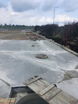 Železobetonový kryt parkoviště a skladové haly