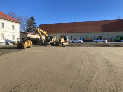 Dvůr - KSC pod dlažbu