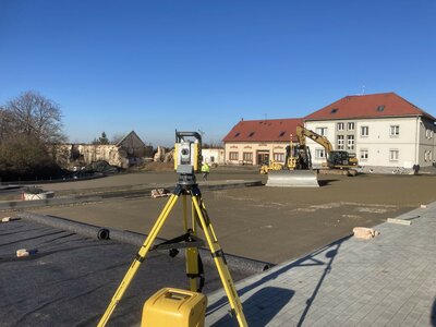 Dvůr - KSC pod dlažbu